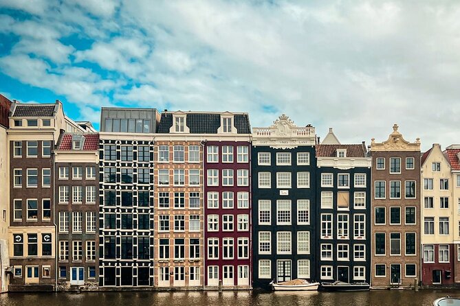 Small Group Walking Tour - Hello Amsterdam - Singel and the famous tilted canal houses