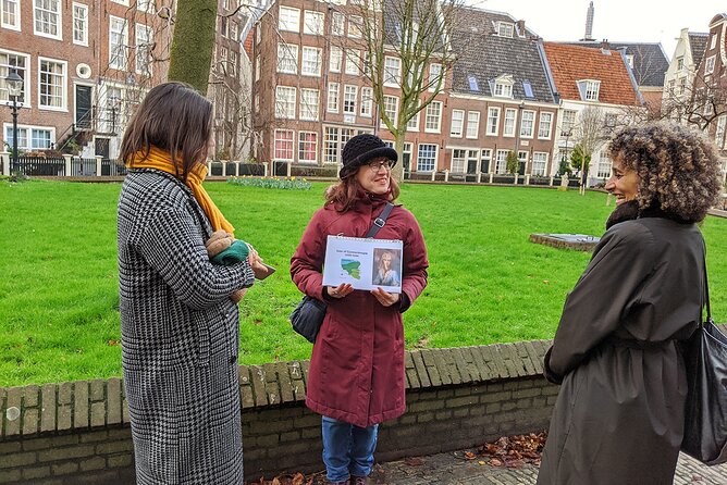 Small-Group Women's History Tour in Amsterdam - Queen Wilhelmina and public authority