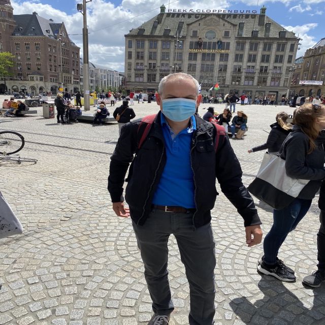 Sprechen Sie Gras? German Tour of Amsterdam's Coffeeshops - Passing the Royal Palace and Amsterdam’s old center