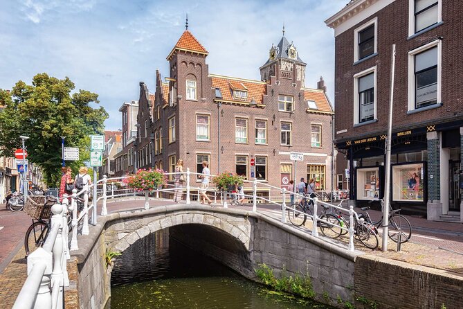 The Blue's Clues in Delft Exploration Game and Tour - A phone-powered way to meet Delft