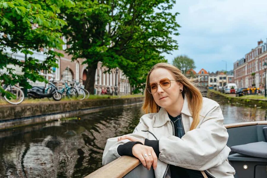 The Hague: Canal Cruise with music from local artists - Who will enjoy this most?