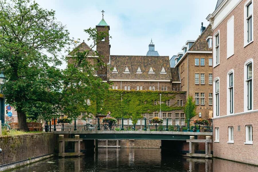 The Hague: Canal Cruise with music from local artists - The first stretch through historic canals