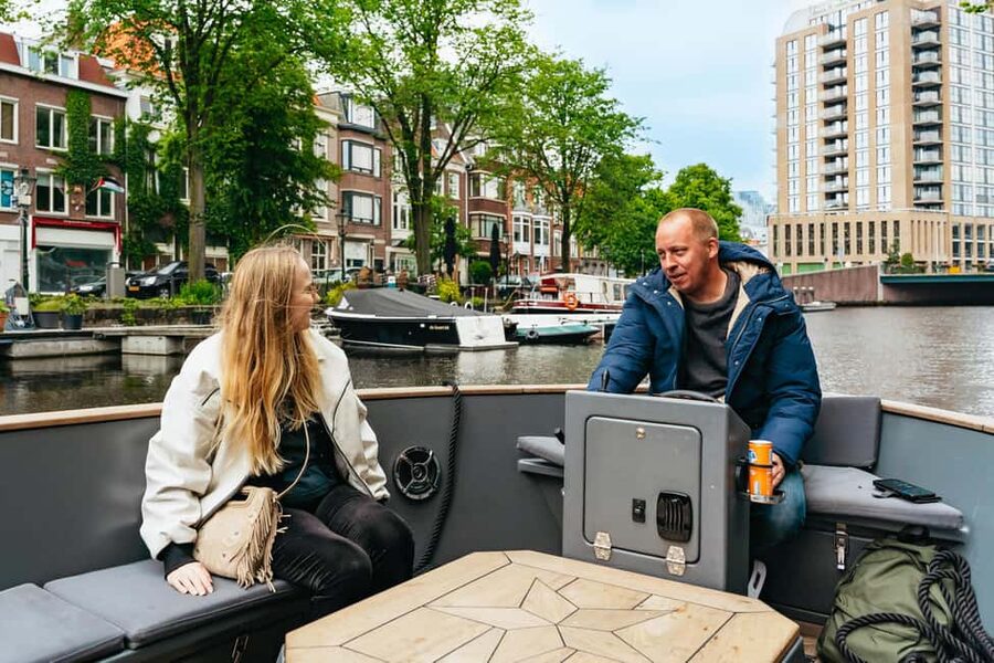 The Hague: Canal Cruise with music from local artists - The low bridges and the boat-floor shuffle