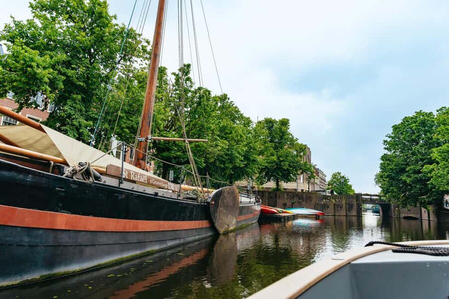 The Hague: Canal Cruise with music from local artists - Is $17 a fair price?