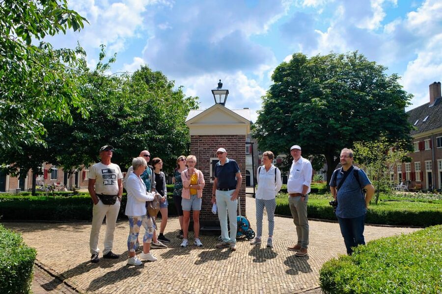The Hague: Courtyard Walking Tour - Renaissance details and the changing city