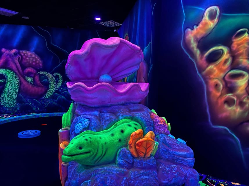 The Hague: Glowgolf Glow in the Dark Indoor Minigolf - How the 18-hole game works