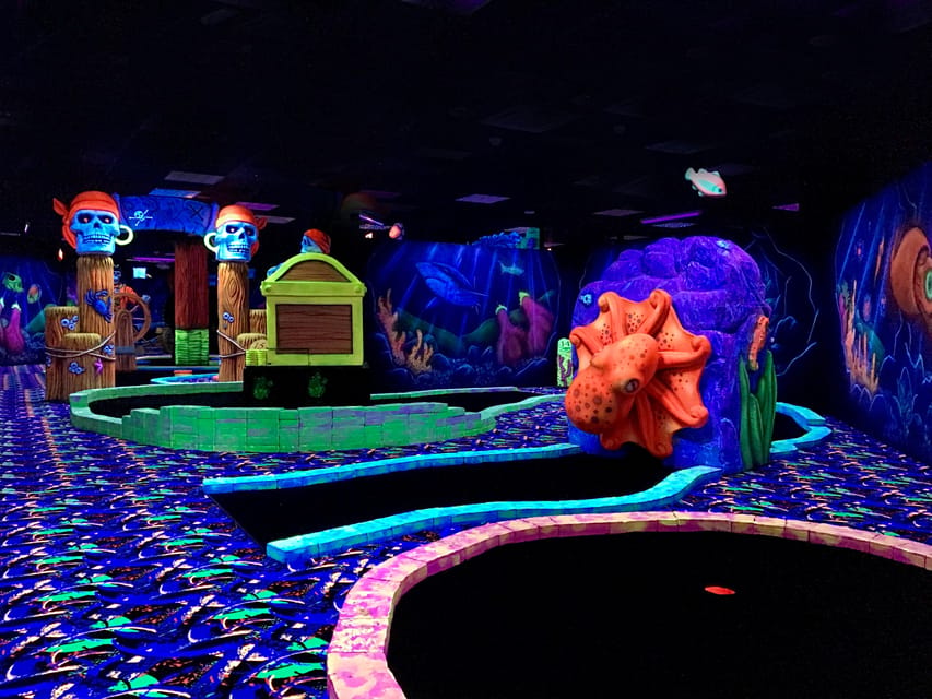 The Hague: Glowgolf Glow in the Dark Indoor Minigolf - Why the one-hour length works