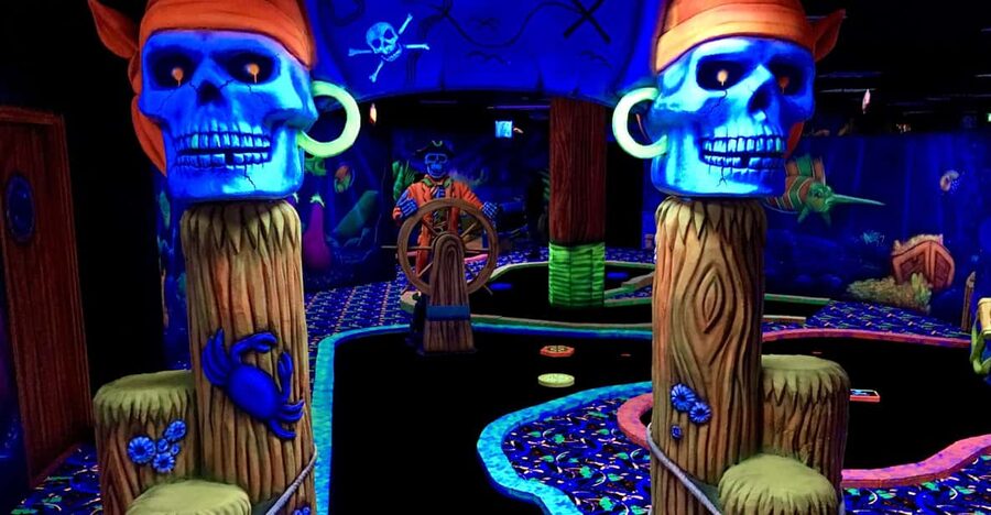 The Hague: Glowgolf Glow in the Dark Indoor Minigolf - Who will enjoy this most
