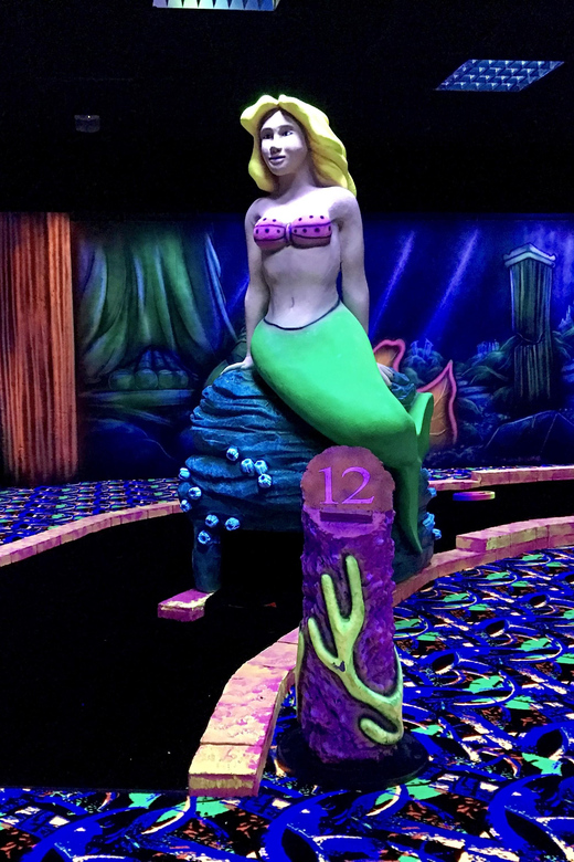 The Hague: Glowgolf Glow in the Dark Indoor Minigolf - Practical planning for your Scheveningen day