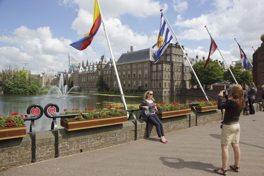 The Hague: Highlights Bike Tour - Binnenhof, Mauritshuis, and the political heart