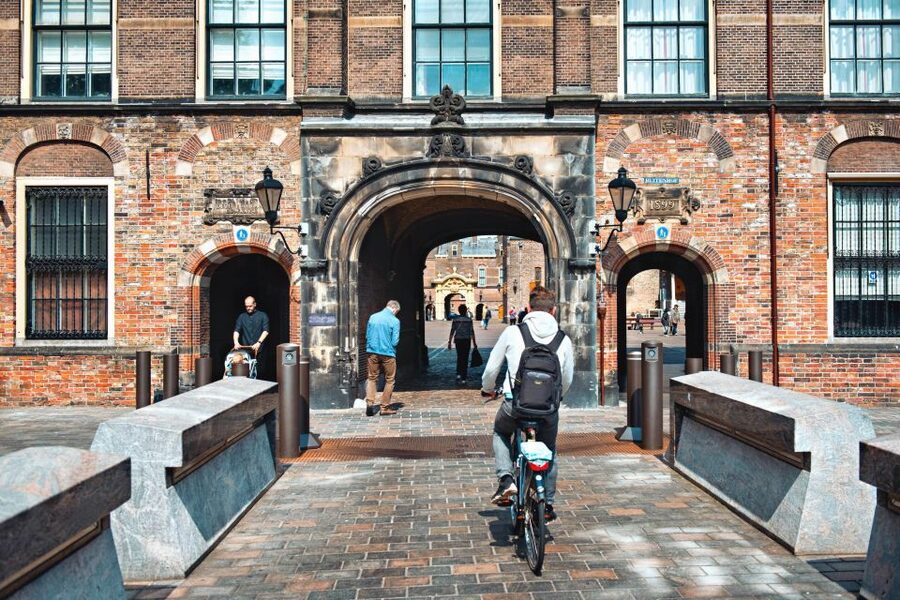 The Hague: Highlights Bike Tour - Weather, traffic, and cycling comfort