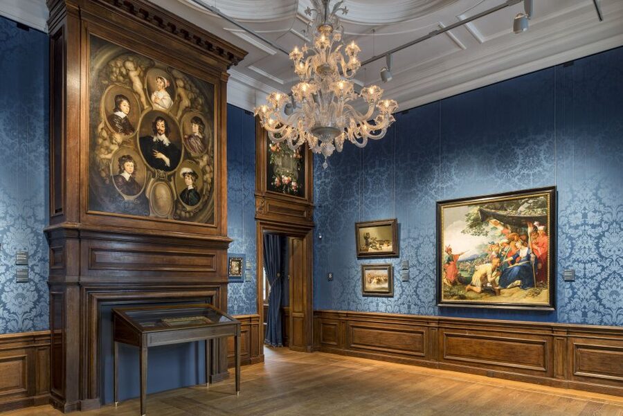 The Hague: Mauritshuis Entrance Ticket - Using the multimedia app with your own headphones