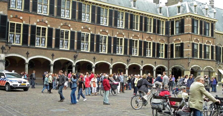 The Hague: Old City Private Walking Tour - Starting at Central Station and finding your bearings