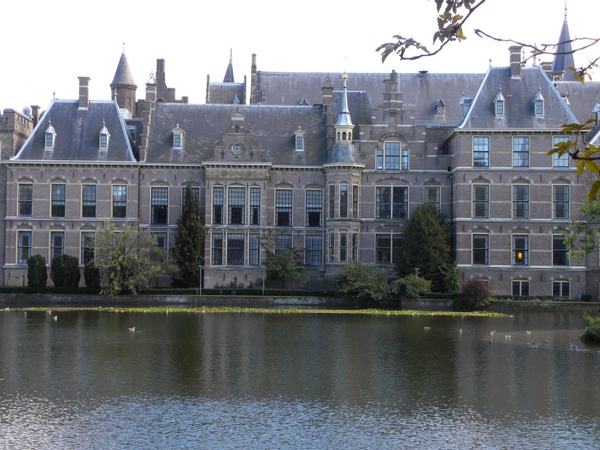 The Hague: Old City Private Walking Tour - Royal avenues and Noordeinde Palace