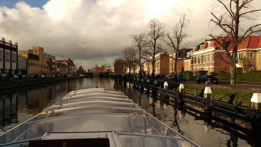 The Hague: One Way Boat Ticket to or from Delft - Who will enjoy this boat ride most?