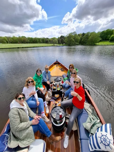 The Hague: Private Boattour up to 10 persons - Seeing The Hague from its quieter side