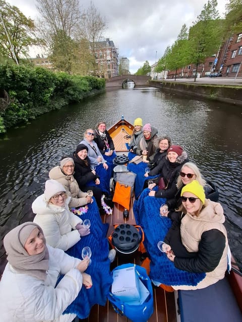 The Hague: Private Boattour up to 10 persons - Is the $206 group price good value?