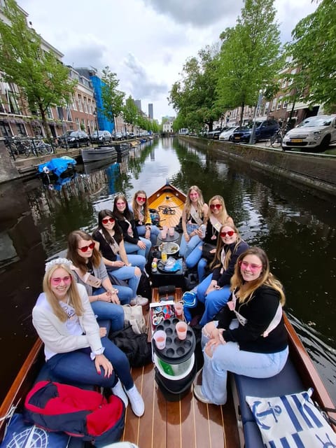 The Hague: Private Boattour up to 10 persons - Who will enjoy this canal cruise most?