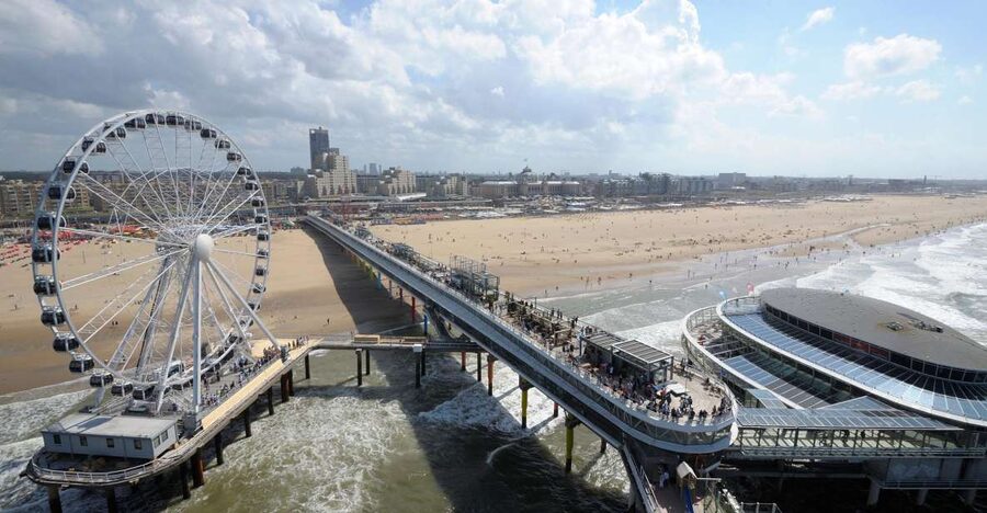 The Hague: The Pier SkyView Ticket with Drink and Snack - Collecting the coffee and snack