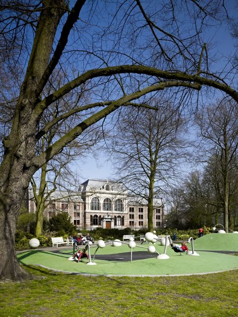 The Hague Walking Tour - Parliament buildings and the old hunting grounds
