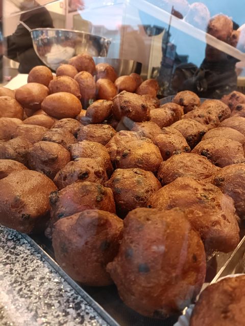 Utrecht - Food Tour: Try out 6 dutch bites - Tompoes and the pleasure of making a mess