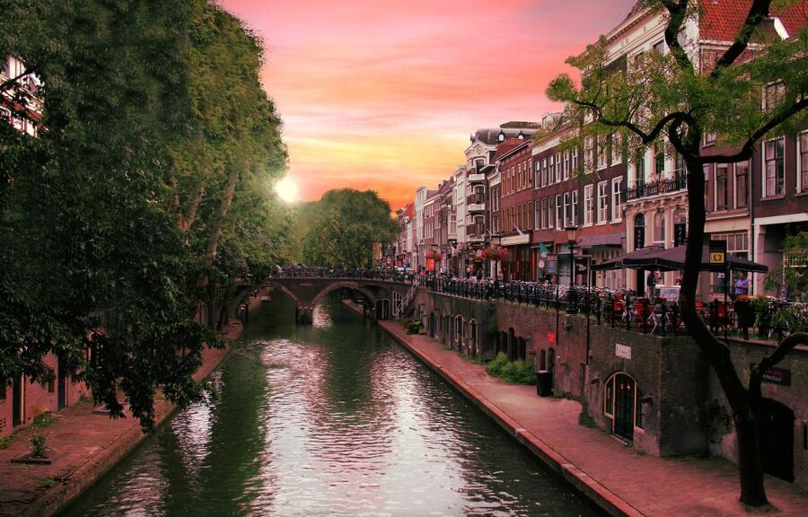 Utrecht: Guided Highlights Walking Tour - Why Utrecht’s canals make this walk different
