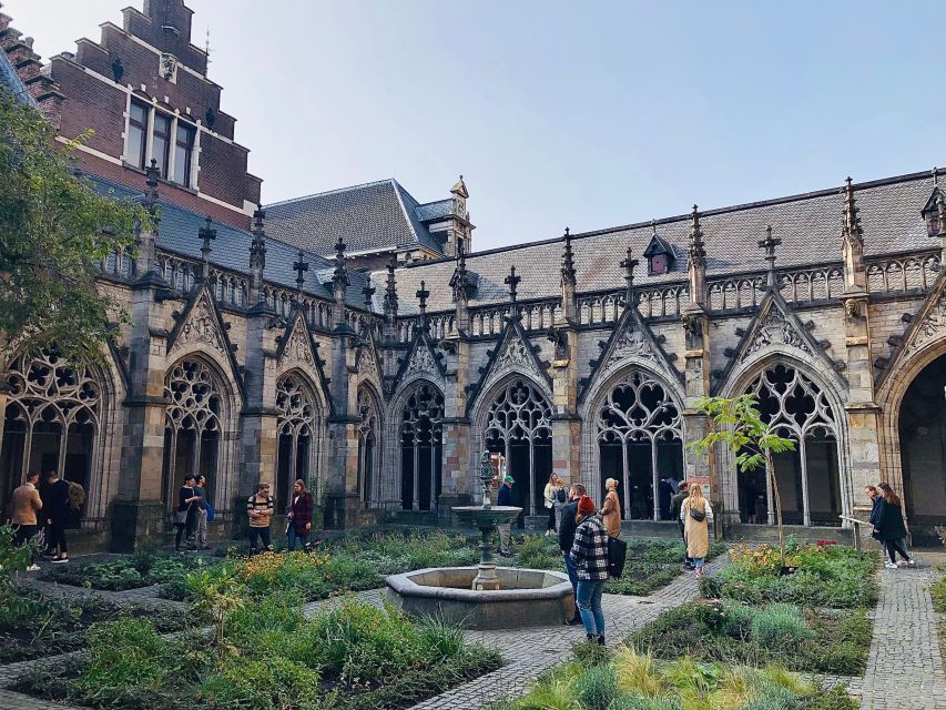 Utrecht Walking Tour with a local comedian as guide - Steenweg and Utrecht’s cheekier side