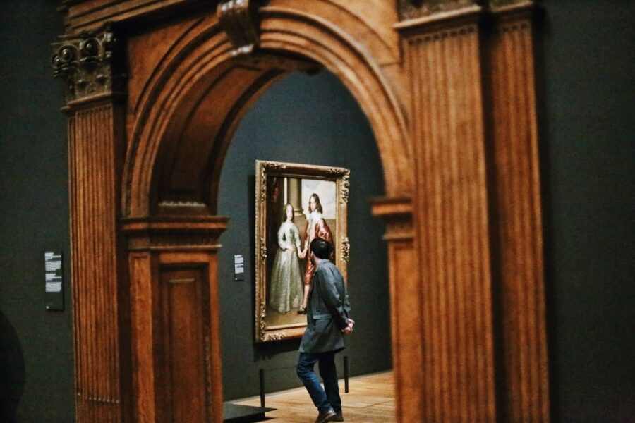Van Gogh & Rijksmuseum Masterpieces Guided Tour 8 guests 5h - A Short Lunch Break at Cobra Café
