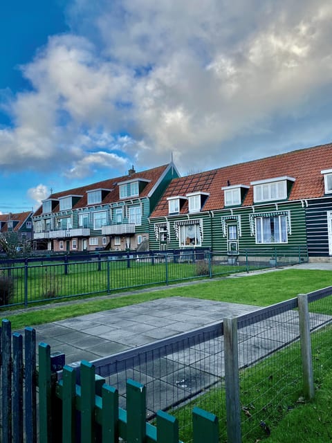 Volendam: Bike Rental including Highlights-Routes - Key points at a glance
