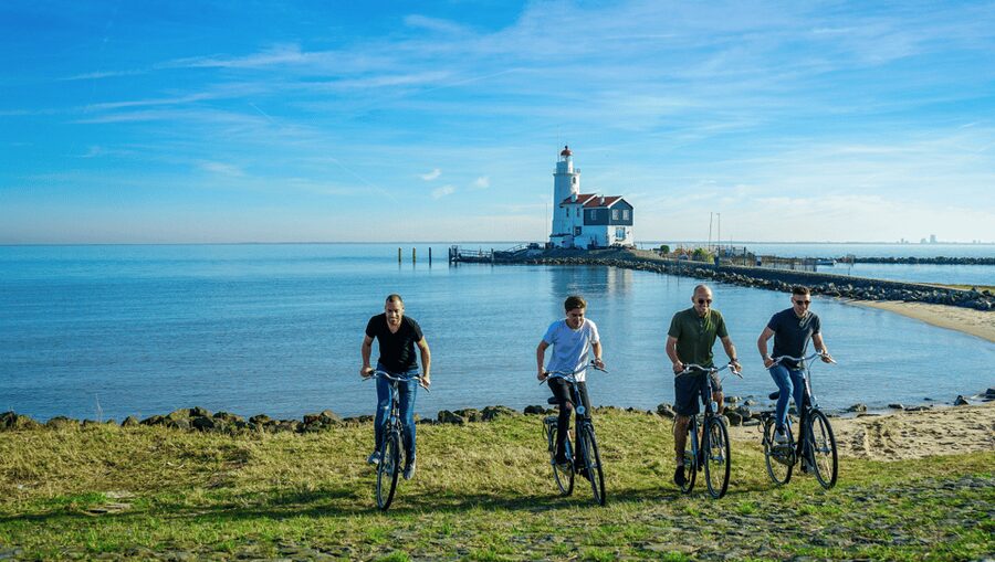 Volendam: Bike Rental including Highlights-Routes - Edam, cheese, and the farm stop