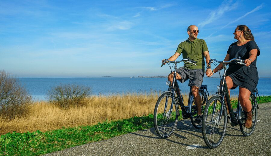 Volendam: Bike Rental including Highlights-Routes - Practical rules for a safe ride