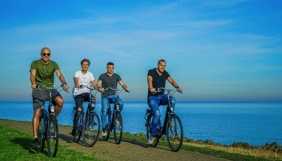 Volendam: Bike Rental including Highlights-Routes - Picking the right route for your day