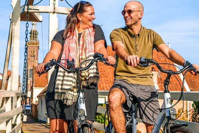 Volendam: E-bike rental with suggested countryside- and fisherman village route - Starting at Haven 45 in Volendam