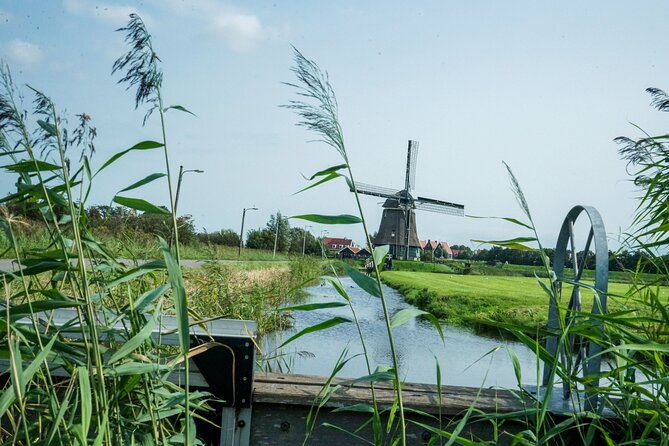 Volendam: E-bike rental with suggested countryside- and fisherman village route - Battery, comfort, and practical riding advice
