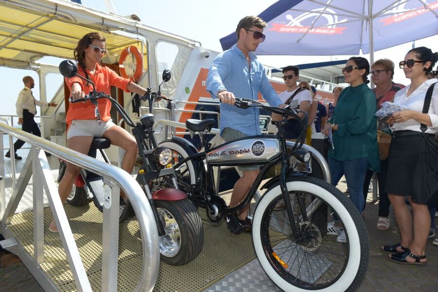 Volendam: E-Fatbike Rental - How much time should you book?