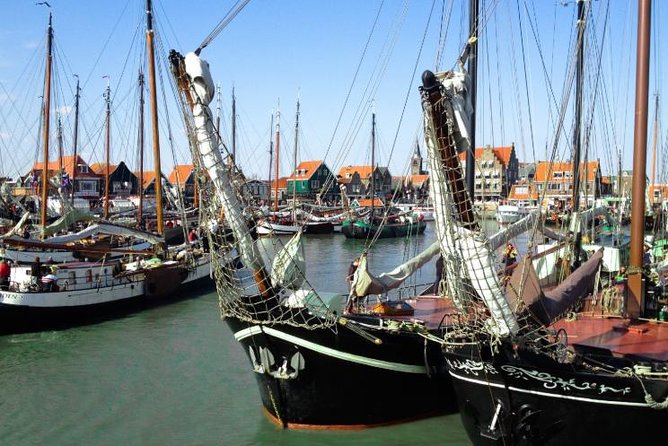 Volendam & Marken Private Tour in luxury Jaguar S Type 1/2 day - Broek in Waterland: fifteen minutes of rural calm