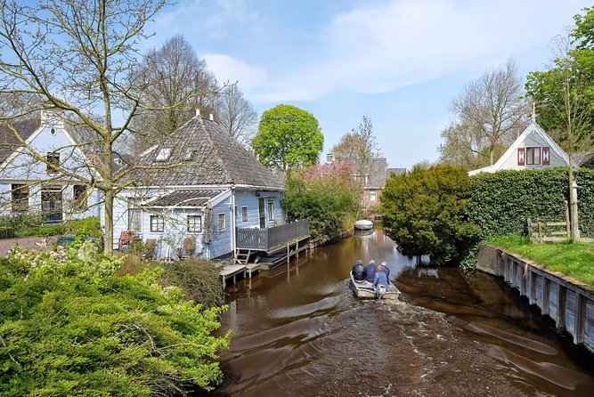 Volendam & Marken Private Tour in luxury Jaguar S Type 1/2 day - Magere Brug brings you back to Amsterdam