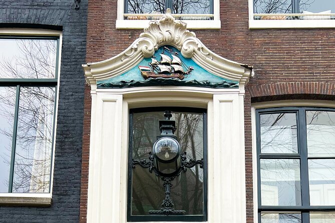 Walking Tour about Golden Age Architecture, private local guide - Prinsengracht’s warehouses and working architecture