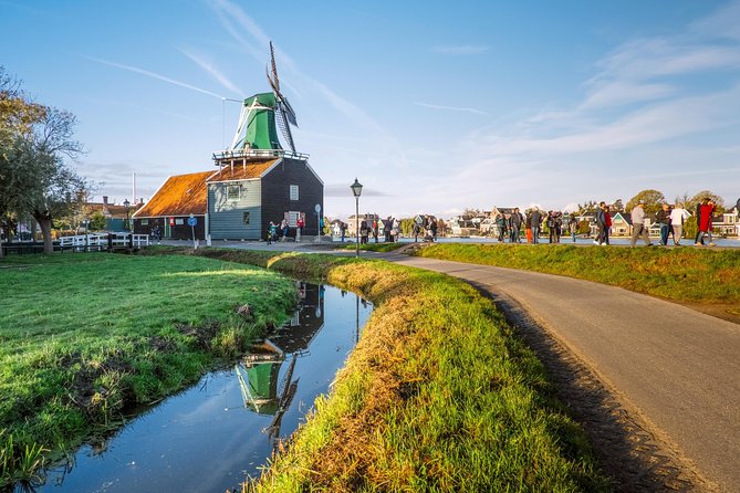Windmill Tour from Amsterdam, Including Volendam & Marken - Walking, group size, and practical comfort