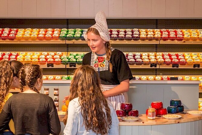 Windmills Country side tour Zaanse Schans-Cheesefactory-Volendam - Volendam: a harbor village with room for lunch