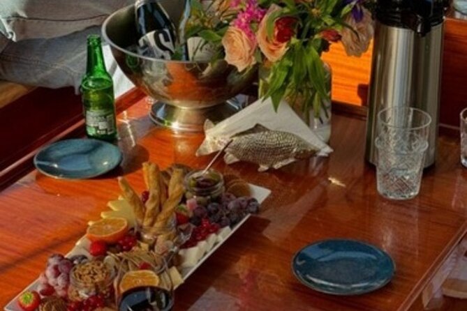 Winter Canal Cruise in Amsterdam - Why a winter canal ride works so well
