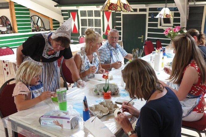 Wooden Shoes Painting Private Workshop in Simonehoeve - Painting Dutch clogs at Simonehoeve