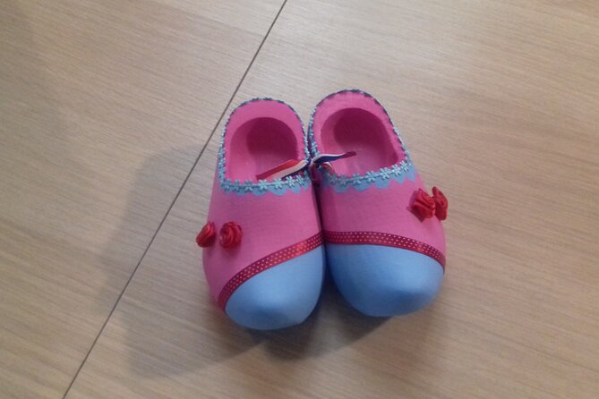 Wooden Shoes Painting Private Workshop in Simonehoeve - Why the $37.23 price can make sense