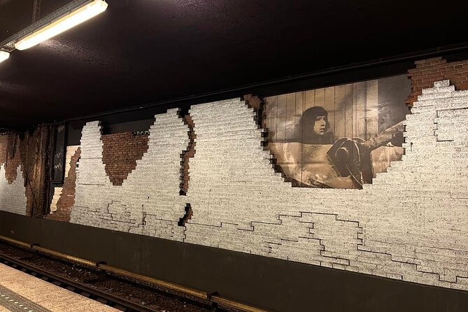 Your Own Amsterdam: The Art Underground - Rokin: ancient objects beneath a modern station
