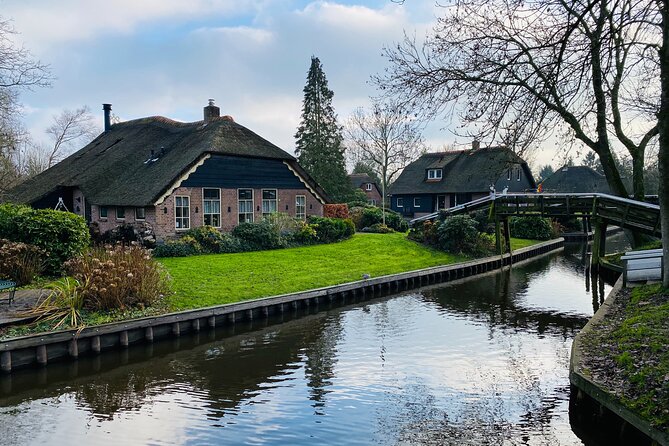 Zaanse Schans and Giethoorn Small-Group Tour with Hotel Pick-Up - Giethoorn by boat and on foot