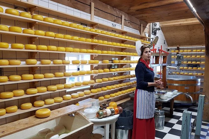 Zaanse Schans and Volendam Private Tour – Clogs, Cheese and More - Volendam and the changing fishing village