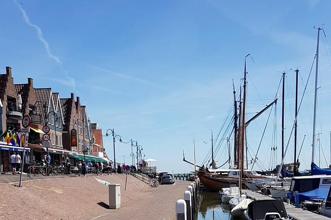 Zaanse Schans and Volendam Private Tour – Clogs, Cheese and More - How the guide affects your day