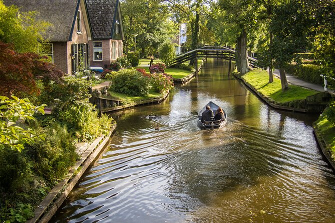 Zaanse Schans Giethoorn Private Tour from Amsterdam Canal Cruise - What the private format really changes
