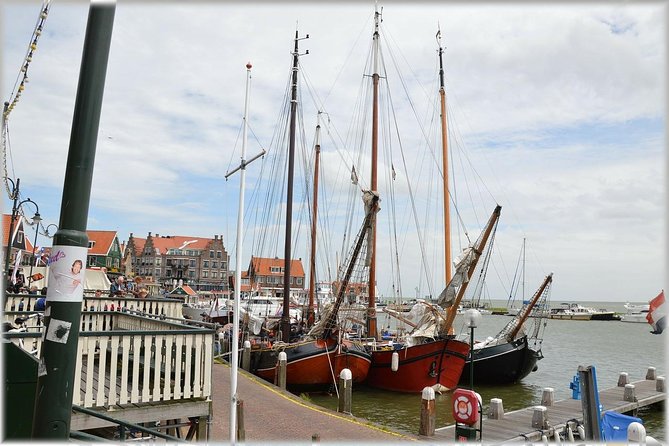 Zaanse Schans Windmills, cheese and clogs and Volendam tour from Amsterdam - Jacobs Hoeve and the Henri Willig cheese stop