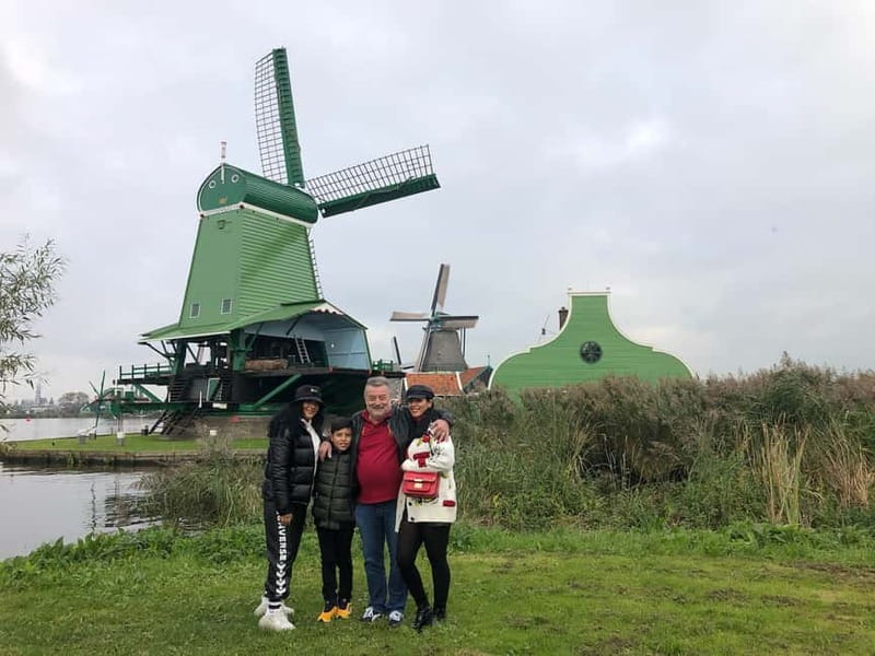 Zaanse Schans Windmills, Fishing Villages & Countryside - Volendam, colorful houses and a proper lunch break